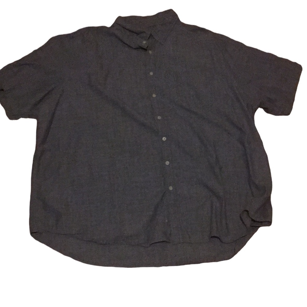 Grey sleeveless buttoned shirt